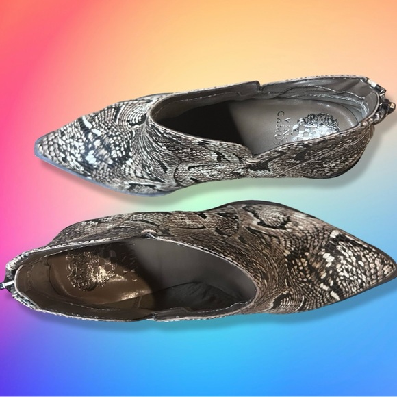 NWOT VINCE CAMUTO GRADESHA SNAKESKIN BOOTIES - 9 WOMENS - Picture 10 of 12